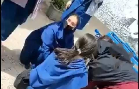 伊朗女子因未戴头巾遭鞭刑，社会规范与个人自由的冲突