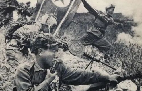 珍贵画面，志愿军战士真实冲锋影像