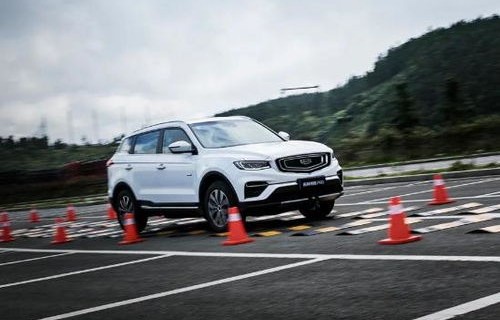 吉利博越pro(吉利博越pro车钥匙没电了怎么启动车辆)