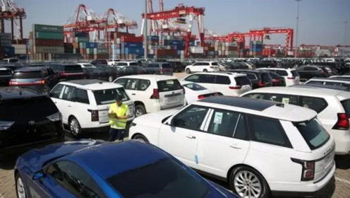 中国公民撤离黎巴嫩，车顶飘扬的国旗