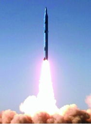 伊朗导弹防御系统启动前夕，揭秘伊朗袭击以色列前的导弹检查画面