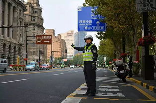 外滩的一拐警察，别样的风景线