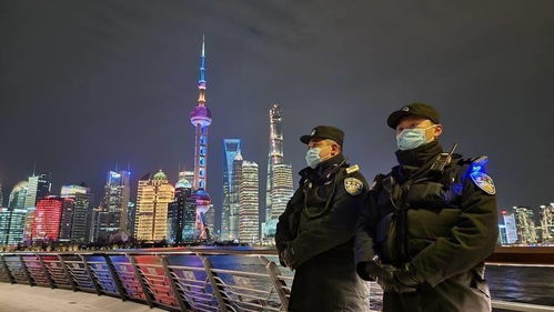 上海外滩特警小姐姐执勤——安全感满满，守护城市之光