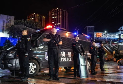 上海外滩特警小姐姐执勤——安全感满满，守护城市之光