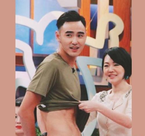 短剧前妻太诱人,禁欲首富撩疯了 短剧前妻太诱人,禁欲首富撩疯了