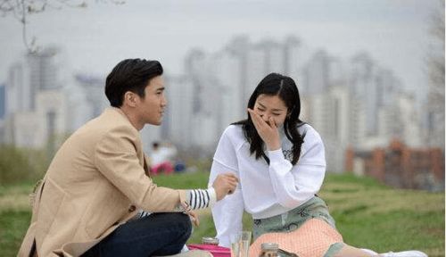 短剧离婚后前夫秒变粘人精——情感与生活的交织