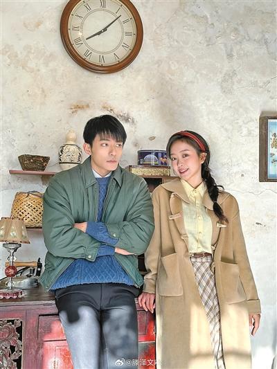 短剧重生八零之女儿帮我挑老公，宠婚八零，俏辣妈在家属院的风采