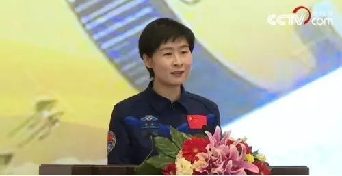 短剧报告妈咪，爹地是总裁——吴鑫的80集故事之旅