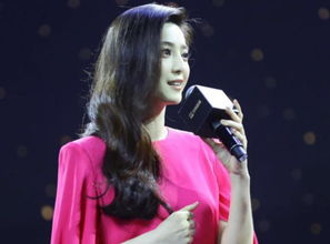 月夜下的荒唐一夜，美女总裁携娃闯入，83集短剧的精彩演绎