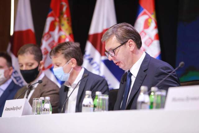 武契奇坚决反驳同时坐两把椅子的质疑 武契奇坚决反驳同时坐两把椅子的质疑