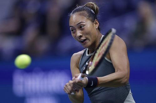 郑钦文晋级武网决赛，迎战萨巴伦卡，展现中国网球新力量