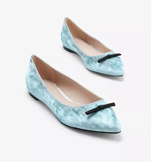 女生买鞋被索要试鞋费？商家回应