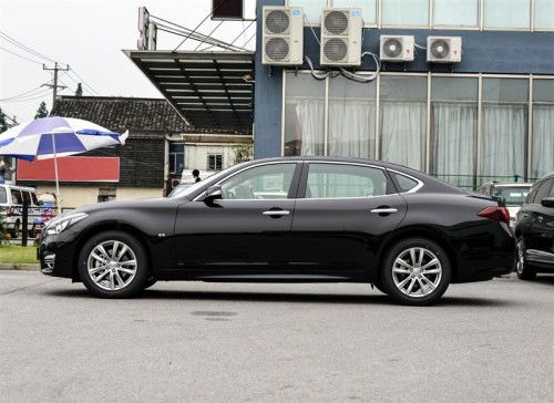 英菲尼迪q70新款(英菲尼迪q70新款25排量多少钱)