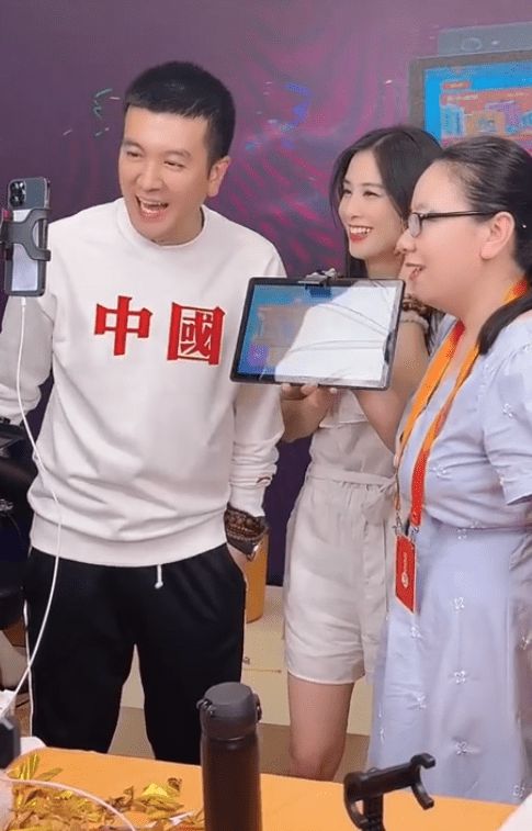 黄圣依点赞事件,对杨子言论的深度剖析 黄圣依点赞事件,对杨子言论的深度剖析