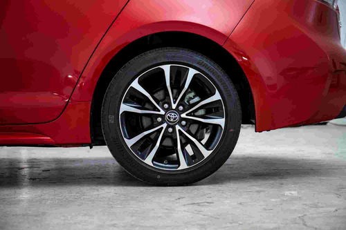 丰田雷凌2021新款报价及图片(丰田雷凌报价及图片2020款)