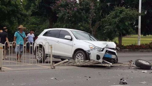 私家车必买的三种保险一共多少钱(私家车必买的三种保险一共多少钱啊)