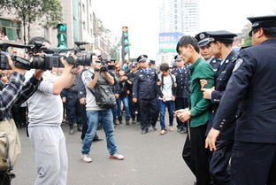 徐闻一男子街头袭警事件，警方通报与公众关注