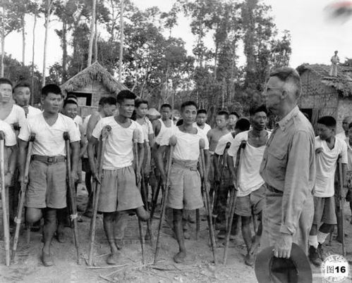 温暖传递,脱下军大衣的大哥回应埃文 温暖传递,脱下军大衣的大哥回应埃文