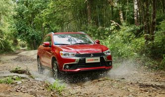 青春寻梦路，19岁小伙在迈巴赫车尾贴满寻人启示的背后故事