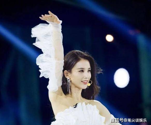 黄圣依,死脑快思考的魅力 黄圣依,死脑快思考的魅力