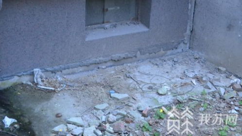 长沙某小区楼栋惊现沉降现象，周围地面下沉2米多，居民生活安全引关注