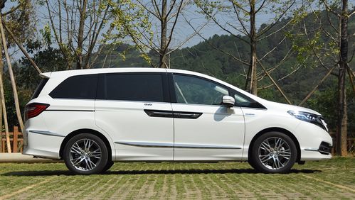 荣威mpv商务车7座车(荣威mpv商务车7座车混动)