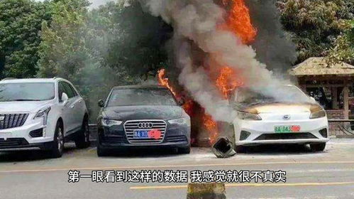 轿车突发爆炸，车主站车外躲过一劫，惊魂时刻的生死抉择