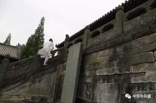 大侠之勇，八楼飞檐走壁救幼童