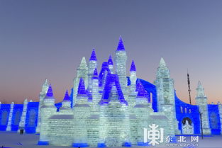 冰雪大世界,游客排队的贪吃蛇现象 冰雪大世界,游客排队的贪吃蛇现象