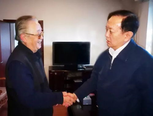 中央领导同志亲切看望老同志,传递温暖与关怀 中央领导同志亲切看望老同志,传递温暖与关怀