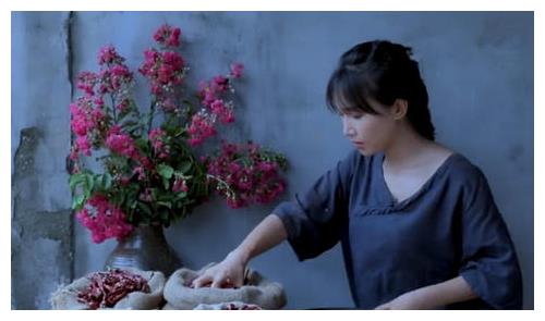 春晚首镜聚焦李子柒,传统与现代的完美融合 春晚首镜聚焦李子柒,传统与现代的完美融合