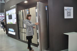 重庆一女厕安装透明落地窗引发社会关注，官方回应来袭