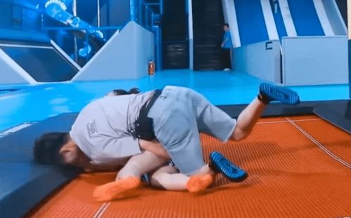 男子玩蹦床意外摔成九级伤残,安全警示与责任探讨 男子玩蹦床意外摔成九级伤残,安全警示与责任探讨