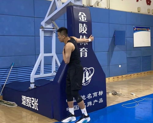 朱芳雨广州之行，探望郭艾伦的篮球情深